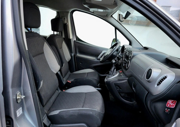 Peugeot Partner cena 41500 przebieg: 165000, rok produkcji 2016 z Lwówek Śląski małe 121